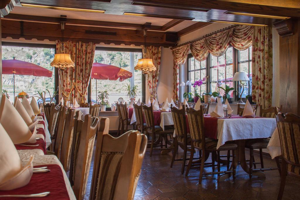 Hotel & Restaurant Krone Kestert エクステリア 写真