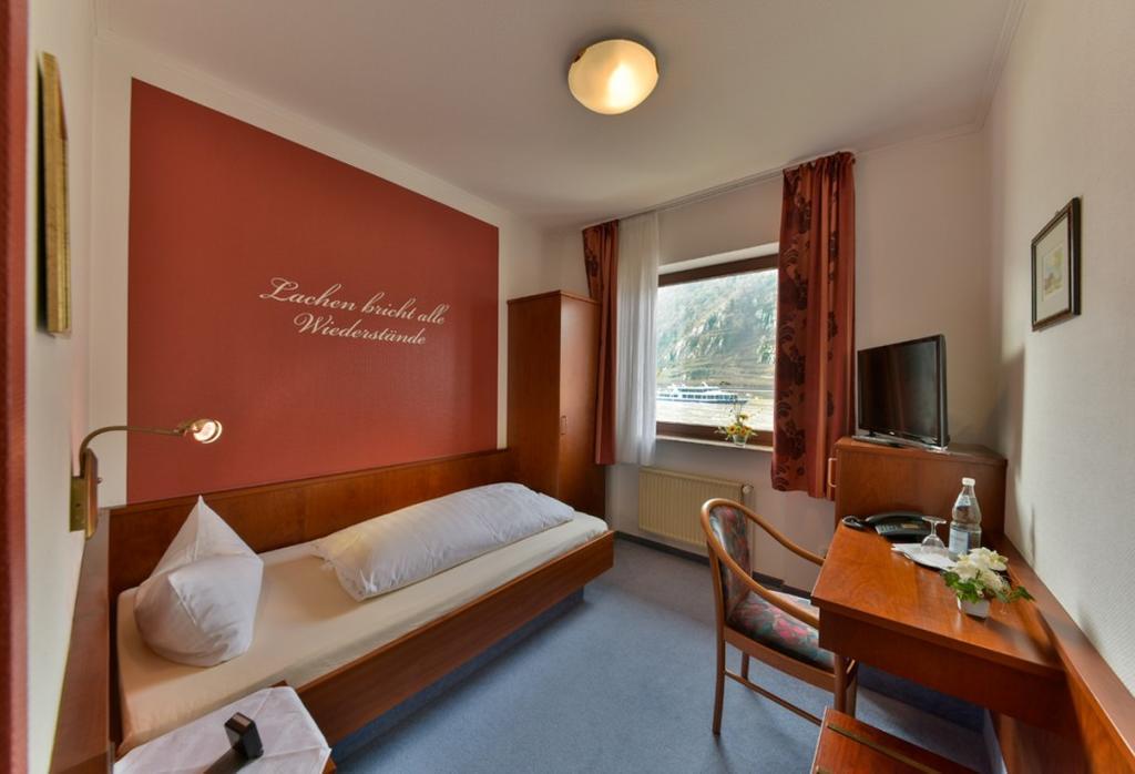 Hotel & Restaurant Krone Kestert エクステリア 写真