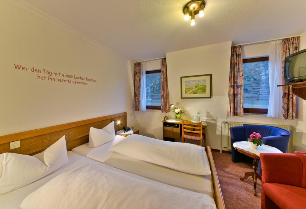 Hotel & Restaurant Krone Kestert エクステリア 写真