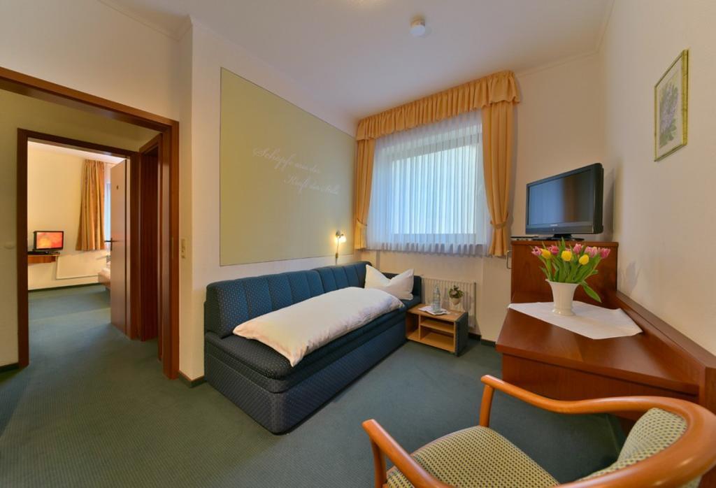 Hotel & Restaurant Krone Kestert エクステリア 写真