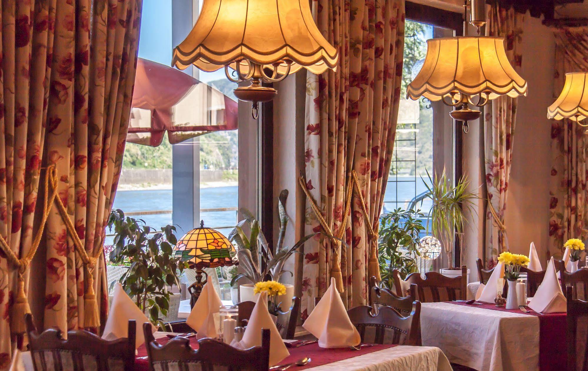 Hotel & Restaurant Krone Kestert エクステリア 写真