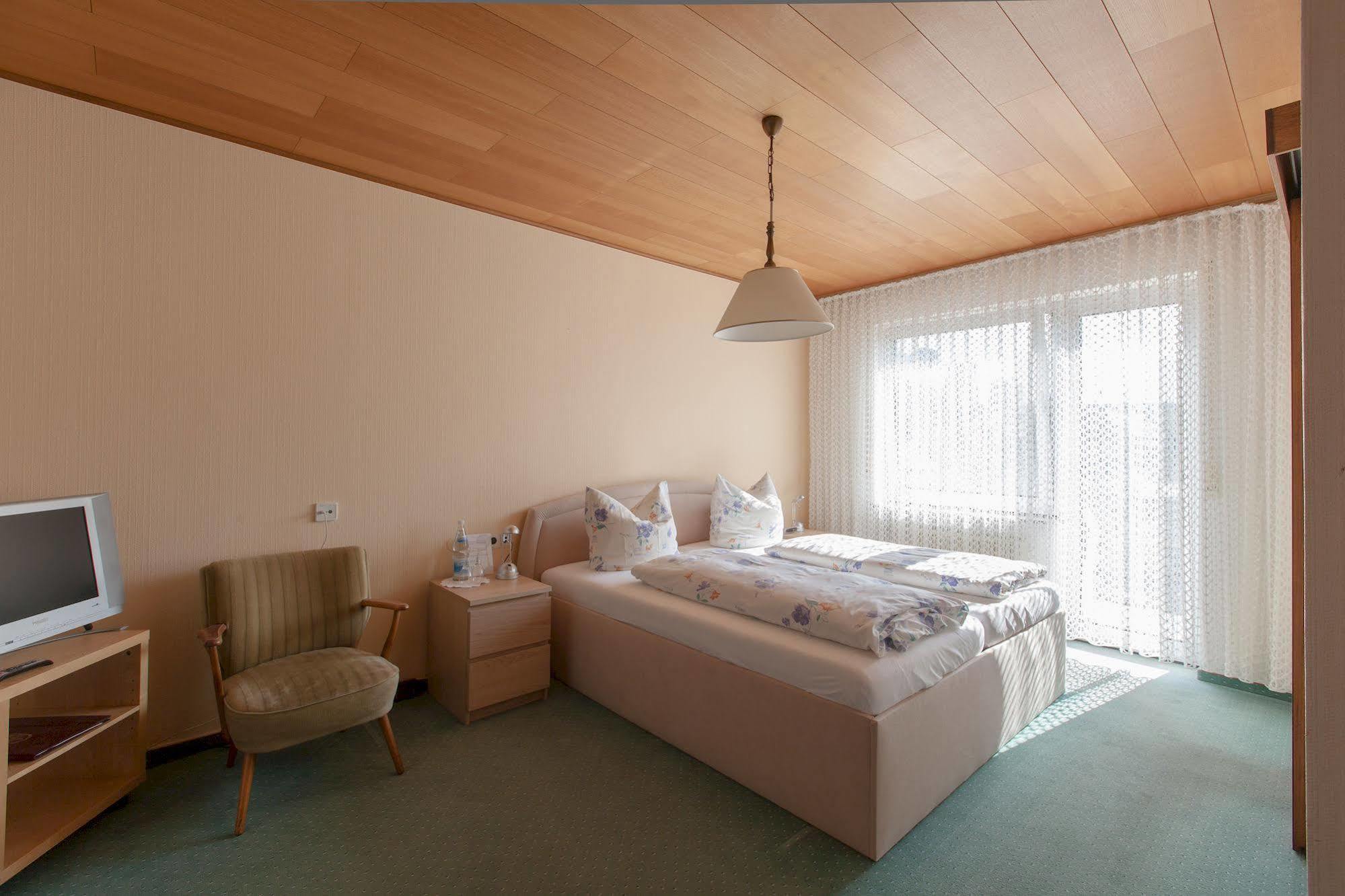 Hotel & Restaurant Krone Kestert エクステリア 写真