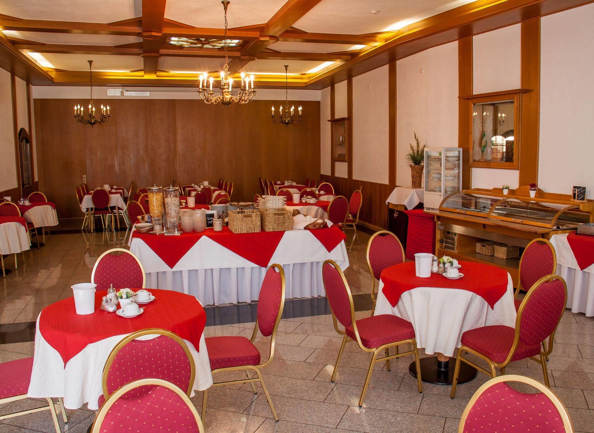 Hotel & Restaurant Krone Kestert エクステリア 写真