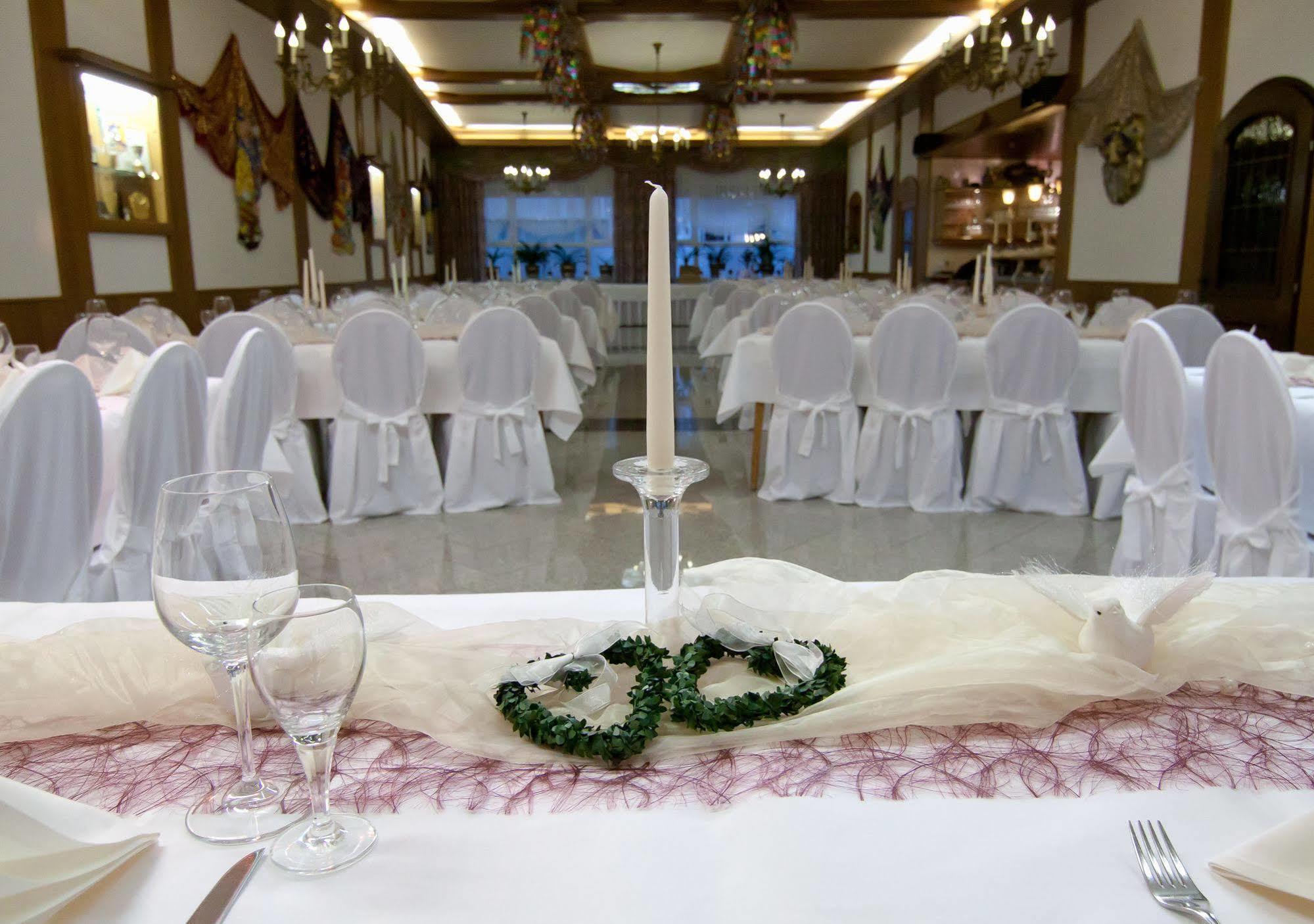 Hotel & Restaurant Krone Kestert エクステリア 写真