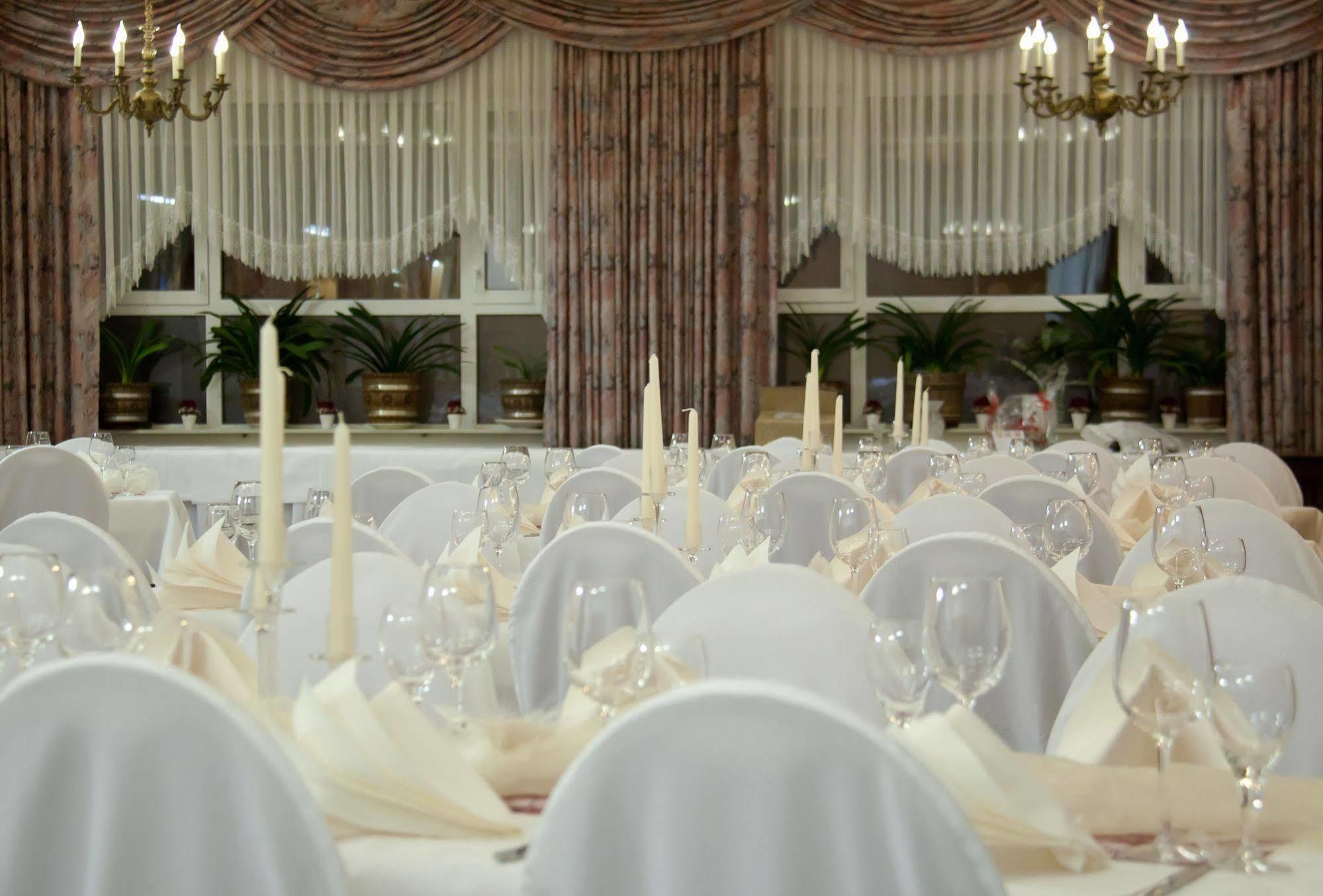 Hotel & Restaurant Krone Kestert エクステリア 写真
