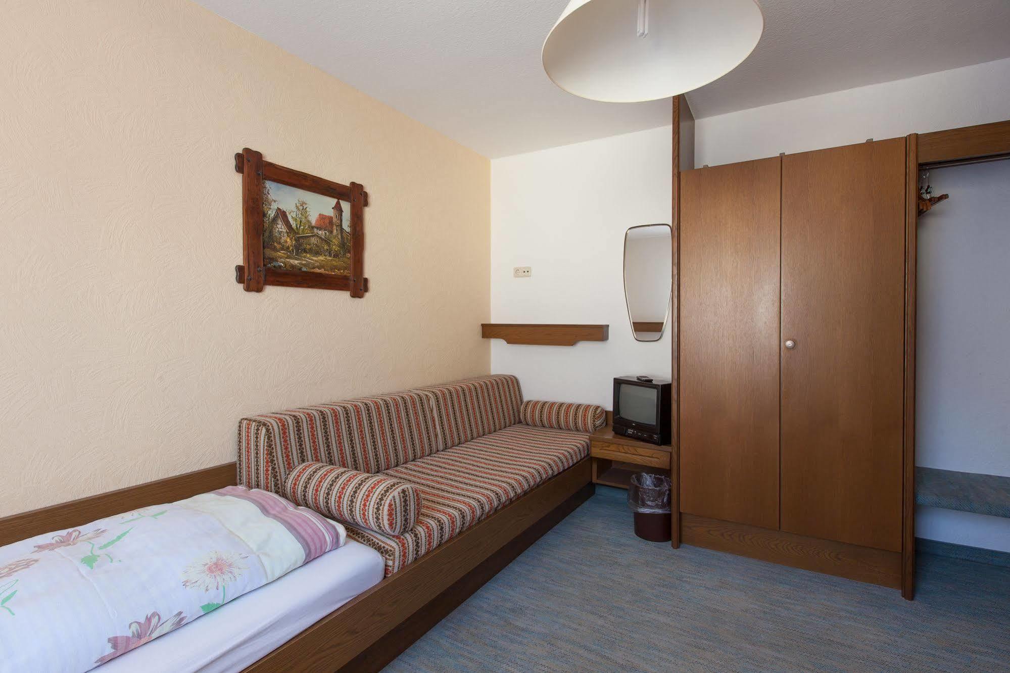 Hotel & Restaurant Krone Kestert エクステリア 写真