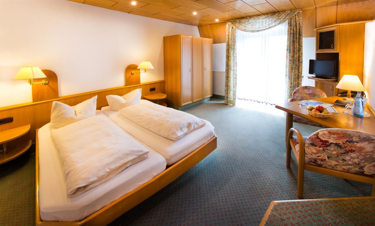 Hotel & Restaurant Krone Kestert エクステリア 写真